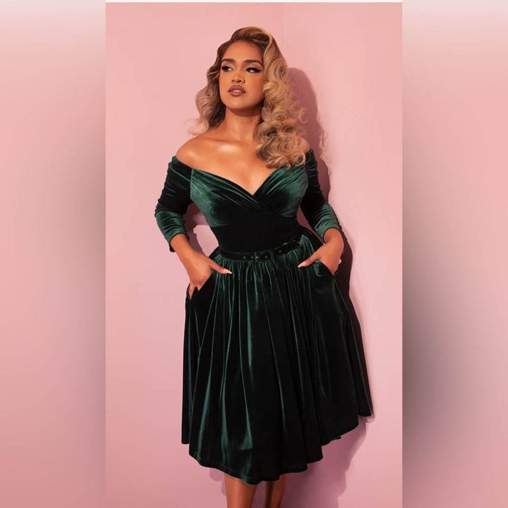 Vixen by Micheline Pitt - Starlet Swing Dress in Hunter Green Velvet - 2X